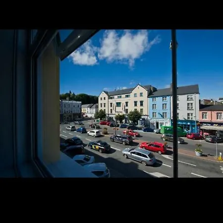 The Square Townhouse Guest house *