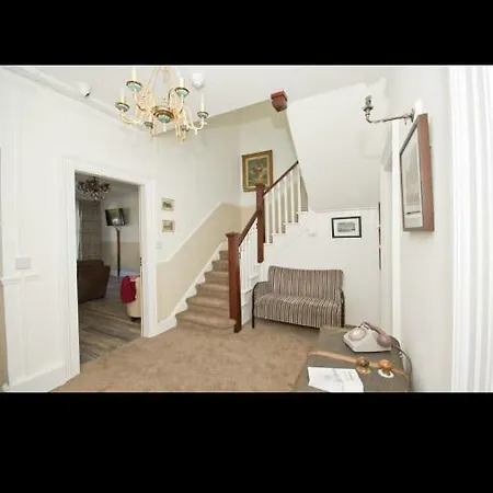 Guest house The Square Townhouse