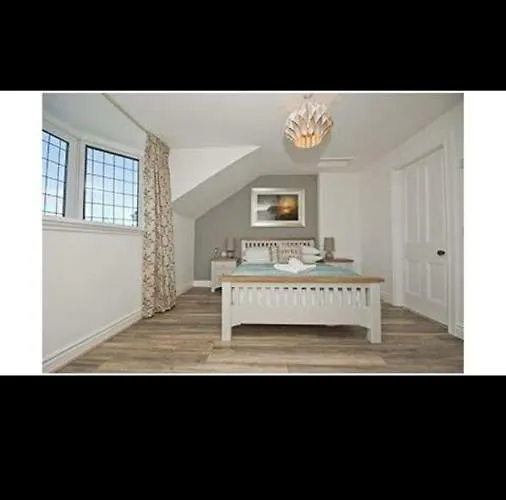 The Square Townhouse Guest house *